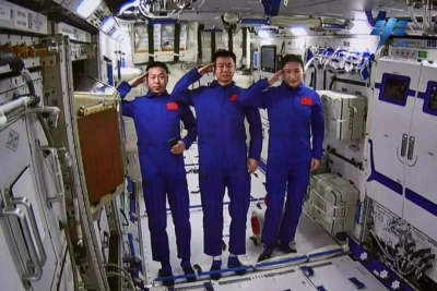 中国航天员首次在轨进入科学实验舱