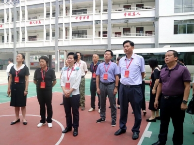 大埔县人大代表视察西岭实验学校、城东实验学校建设情况