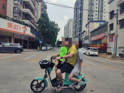  交通乱象频出存隐患！学生享受假期不要忘交通安全