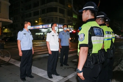 兴宁公安开展涉车违法犯罪专项整治集中夜查统一行动