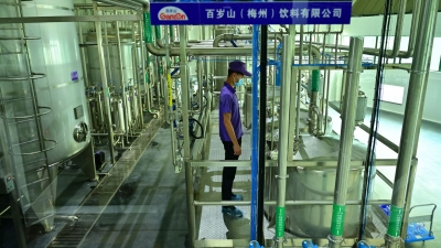 景田+郭田=甜上加甜！梅州五华景田百岁山矿泉水生产基地首条生产线每小时产能达7.2万瓶