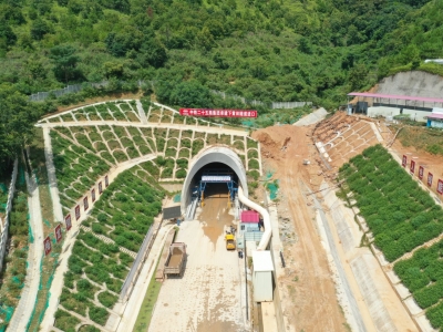 进度更新！梅龙高铁全线最长隧道掘进过半