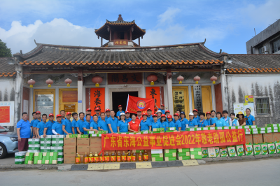 收到暖心“礼包”，他们喜笑颜开！敬老助孤公益行，在这个镇开展…