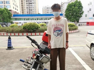 无牌无证还非法改装“炸街”？五华这名男子被交警当场拦下...