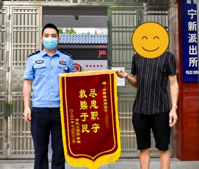 兴宁一女孩与父母赌气跳入两房之间墙缝，危急时刻他们出手了…