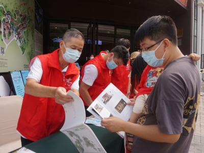 垃圾科学分类，文明你我同行！梅江区开展暑期文明旅游志愿服务宣传活动