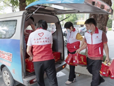 送凉茶、赠设备…市个私协党委所属党支部向“疫”线捐赠爱心物资