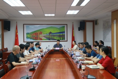 梅江区三角镇召开重点项目分析研判会议