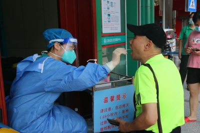 赞！梅江区24个核酸采样点“上街服务”，便民又高效~