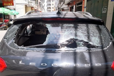 酒后砸车滋事，抓！