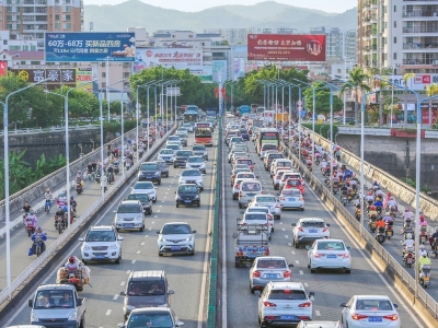 文明在身边丨规范用远光灯 保障行车安全