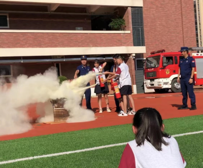 深入体验消防活动！梅县区消防救援大队开展消防安全“开学第一课”
