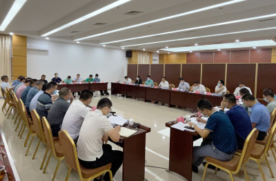 洪国华主持召开兴宁市政府党组（扩大）会议和市政府常务会议