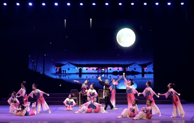 7.《八月十五月光光》