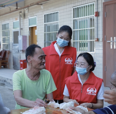 暖心！中秋将至，他们为敬老院老人送上亲手做的爱心月饼...