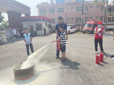 “志愿红”携手“火焰蓝”！五华县水寨消防救援站迎来“萌娃”参观团