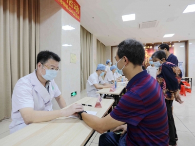 敬老爱老迎重阳！梅县区中医医院举办义诊活动，为老年人送健康啦~