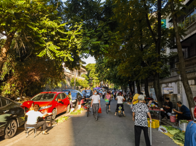 烦！低坝路每天早上占道摆卖，通行难难难！