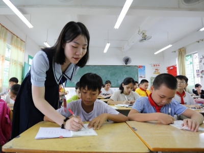 梅县区松口镇中心小学语文教师巫靖雯：育人以德为先 身教胜于言教