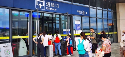 梅州西站采取多重防疫措施，护航中秋假日市民出行！