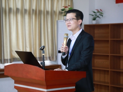 校长寄语丨梅州中学罗庆松校长：勇于探索 坚韧不拔