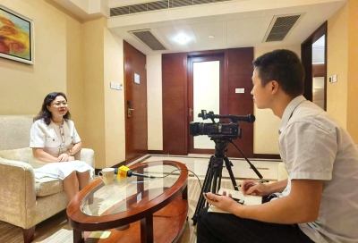 梅州日报专访广东省社会科学院副院长向晓梅：构建“湾区＋苏区”产业共同体，推动梅州以“数字融湾”实现实体经济高质量发展