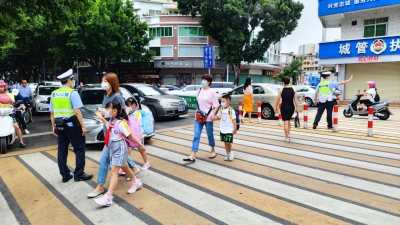 开学第一天！梅州交警全力以“护”