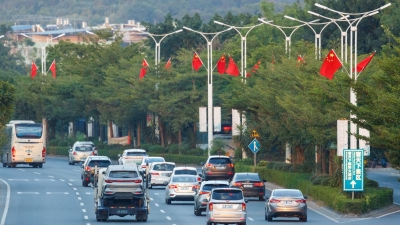 满城尽飘“中国红”！国庆将至，片片“红妆”扮靓梅州城区