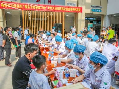 梅州市中医医院举行“服务百姓健康行动”大型义诊活动 
