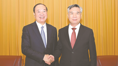 广东省召开全省领导干部会议，李希主持，陈希宣布中央决定：黄坤明任广东省委书记
