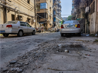 这里的居民有点烦：家门口的巷道破损、污水时常外溢，盼改造…