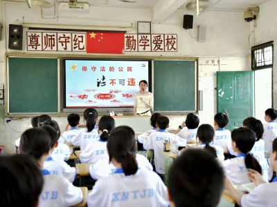 深化普法教育，树立法治信仰！兴宁市积极推进学校青少年法治教育专业化建设 