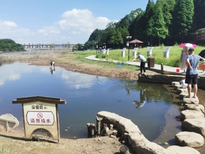 噪音扰民、车辆乱停放、私拉电线…假期景区里的这些不文明行为“煞风景”