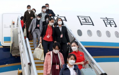 广东省出席党的二十大代表抵京