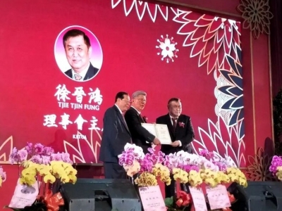 梅州籍侨领徐晋鸿连任印尼万隆客属联谊会主席