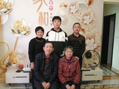 梅州市文明家庭”刘雪萍家庭：“没有大事迹，就一思路：用心用情护‘小家’！”