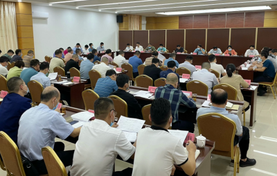 洪国华主持召开兴宁市政府党组（扩大）会议和市政府常务会议