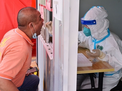 11月26日，梅县区在扶大高管会、程江镇、新城办范围内开展区域核酸检测