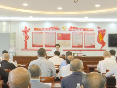 刘鸿涛到蓝坊镇龙潭村讲专题党课