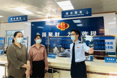 梅州税务之窗丨五华县税务局邀请纳税服务体验师走进办税服务厅，体验非接触式办税的“台前幕后”