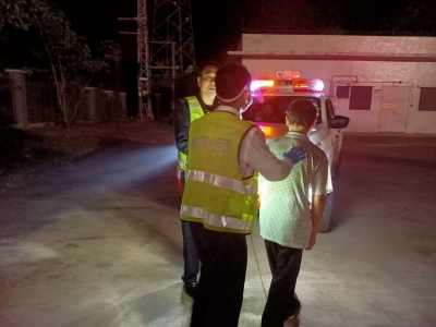 捏把汗！凌晨3点半，75岁老人欲步行上高速，幸好…