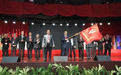 梅县籍侨领叶联礼连任印尼客属联谊总会总主席