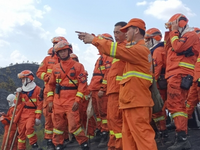 高山火海迎难而上——记广东省应急救援先进个人曾庆东