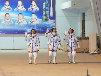 领命出征！神舟十五号载人飞行任务航天员乘组出征仪式举行