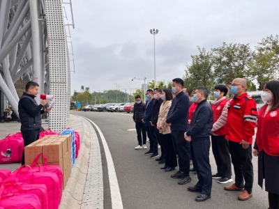 五华团县委组织爱心商家联合开展关爱老人“暖冬行动”