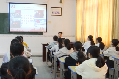 蕉岭县领导走进学校上思政课