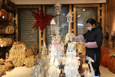 今年前11月出口同比增22%！梅县区工艺品漂洋过海赶赴“节日之约”