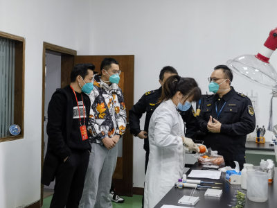 蕉岭县市场监管局邀请人大代表、政协委员现场监督食品安全快检工作 