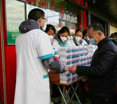 解燃眉之急！平远多家药店免费向市民发放退烧药