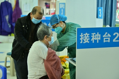 梅江区江南街道办事处：各新冠疫苗接种点有序恢复服务，老年人尽快接种